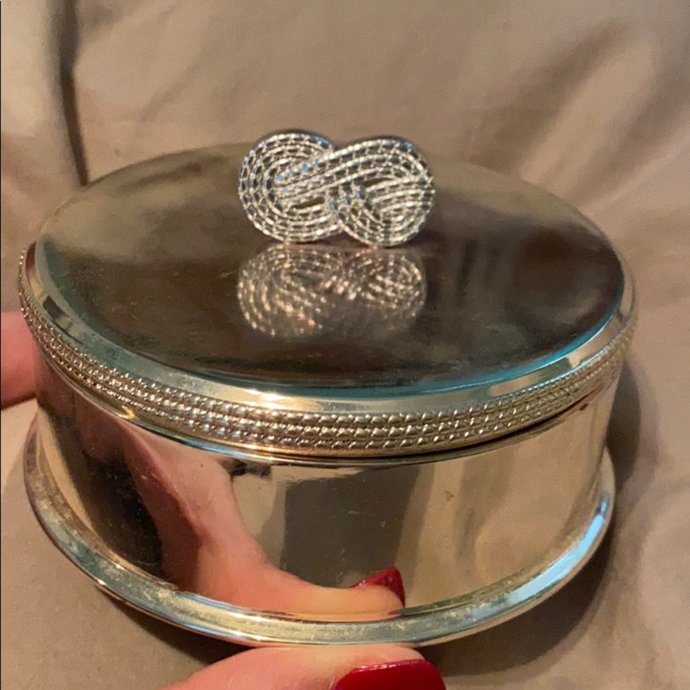 Vera wang wedgewood jewelry holder